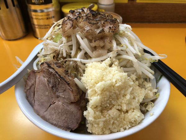 「ミニラーメン+野菜+ニンニク+焦がしアブラ　650円」@ラーメンエース 八王子店の写真