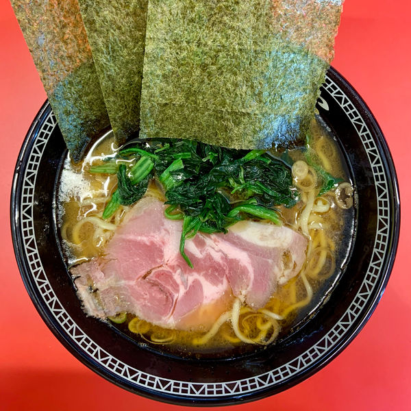 「ラーメン (710円)」@横浜家系ラーメン 内田家 博多本店の写真