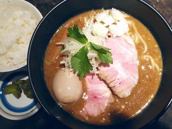 「カレーラーメン＋半熟味付玉子＋ごはん（小）」@ラーメン 奏の写真