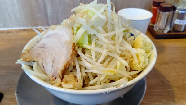 「ラーメン（野菜半W、アブラ、ニンニクW)」@ジャンクガレッジ 越生店の写真