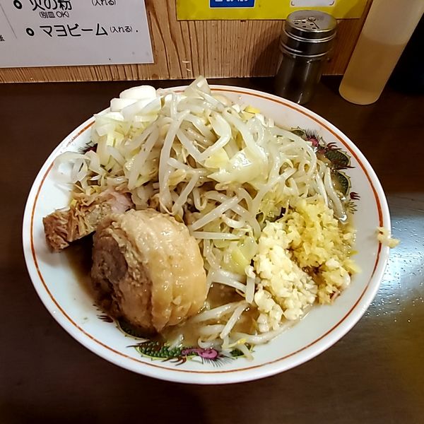 「ラーメン麺半分ニンニクショウガネギ」@自家製麺 まさきの写真