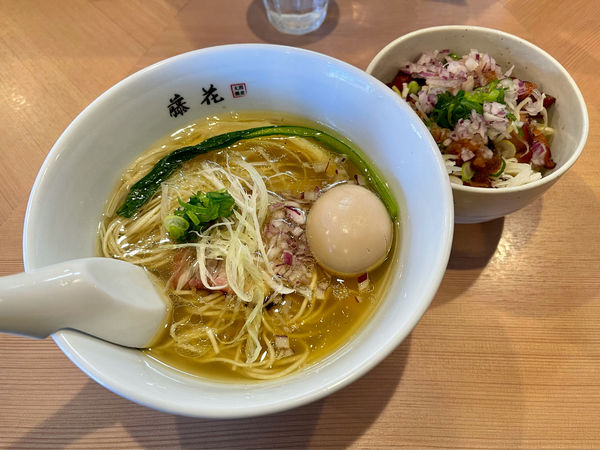 「味玉塩らぁ麺＋炙り焼豚丼」@支那蕎麦屋 藤花の写真