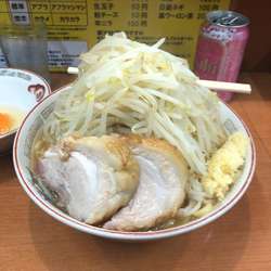 大ラーメン ニンニクヤサイ+ 生卵