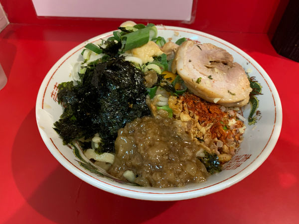 「ラーメン豚2枚　汁無し」@ラーメン英二の写真