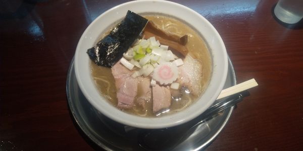 「濃い煮干しラーメン」@らーめん 惠本将裕の写真