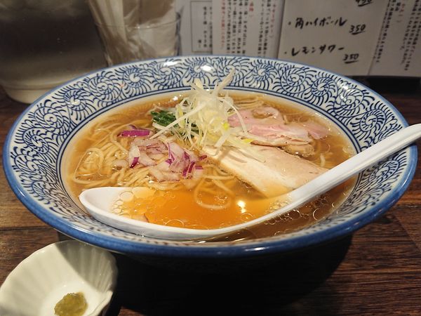 「醤油そば」@貝出汁中華そば 貝香屋の写真