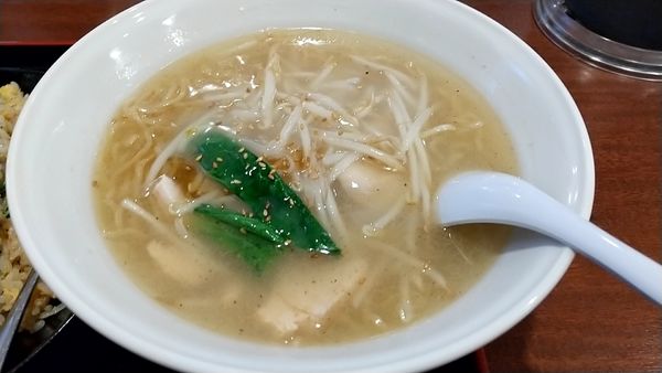 「蒸し鶏麺（牛肉黒胡椒炒飯とのセットで1180円）」@本格中華   北野食堂の写真