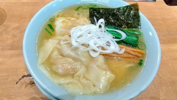 「海老ワンタン塩ラーメン（ゲリラ限定）900円」@Noodle Stand Tokyoの写真