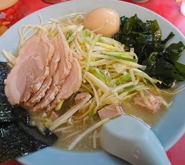 「ネギチャーシューメン 半熟味玉」@新ラーメンショップ 狭山本部の写真