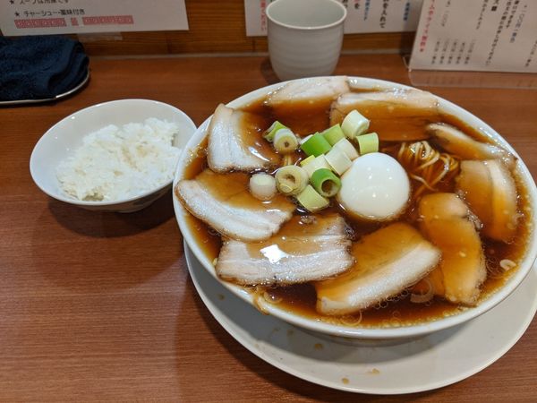 「特盛チャーシュー中華そば　1010円+ライスランチ無料」@濃厚中華そば 佐とうの写真