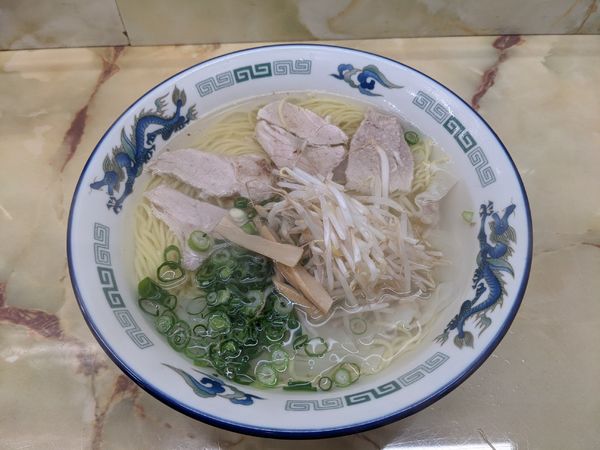 「ワンタン麺　800円」@新生軒の写真