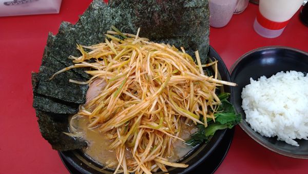 「ネギラーメン(辛ネギ)¥930+海苔¥100+小ライス¥90」@家系ラーメン 王道 いしいの写真