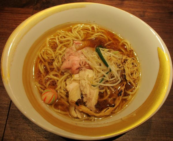 「醤油ラーメン 900円」@中華ふるめん 西麻布2号店クロスロードの写真