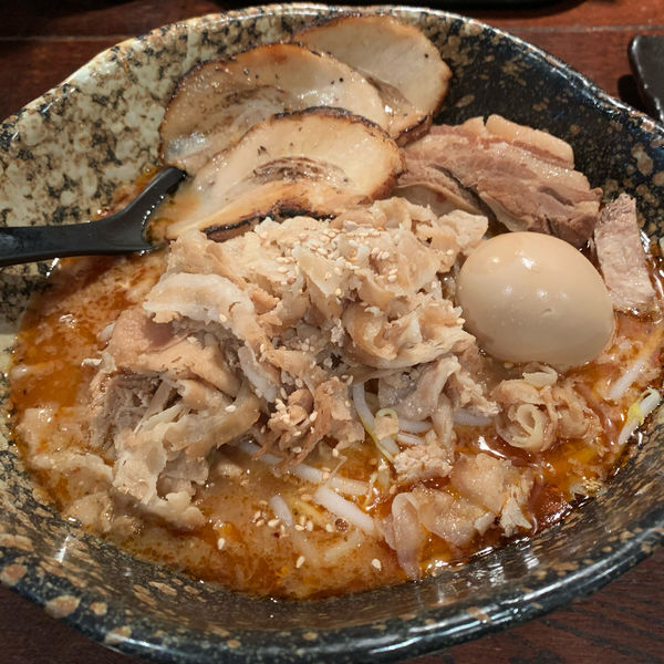 「肉からしび」@麺や すする 本店の写真