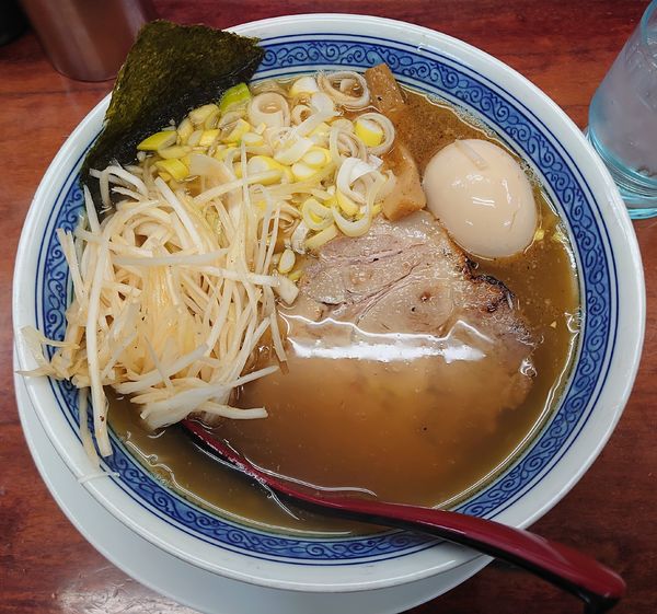 「まぐろラーメン(醤油)ネギ+味玉(1040円)」@まぐろラーメン 大門の写真