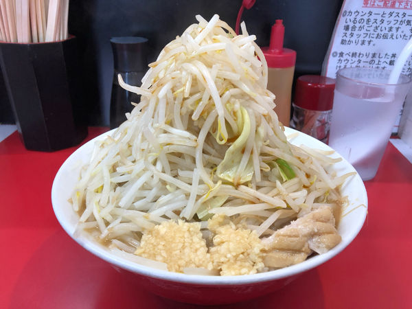 「ラーメン　普通　野菜マシ・ニンニクマシマシ」@千里眼の写真