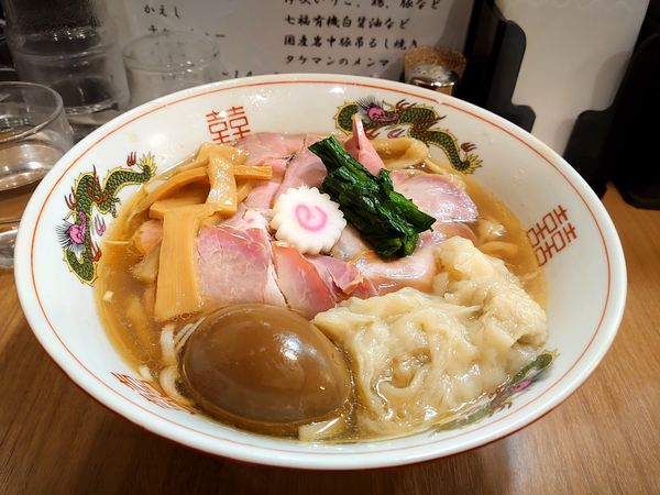 「醤油ワンタンチャーシュー味玉（大盛）」@MENクライの写真