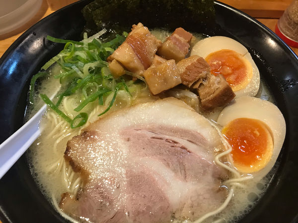 「特吉ラーメン」@九州ラーメン 博多吉もんの写真