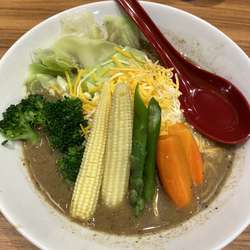 温野菜とチーズのにぼしらーめん