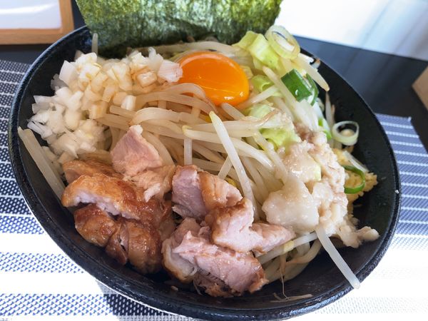 「背脂煮干し油そば」@niboshi noodle 烏の写真