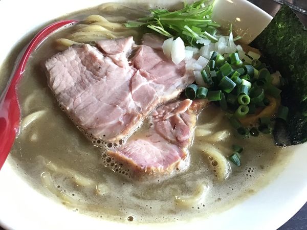 「煮干豚骨ラーメン850円」@麺処 夏海の写真