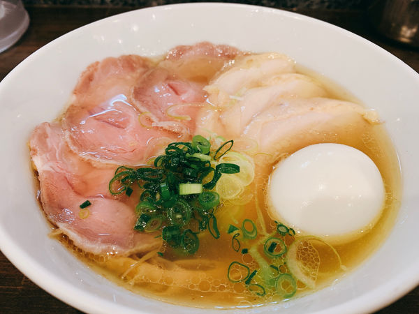 「しお全部のせ」@町田汁場 しおらーめん進化 町田駅前店の写真