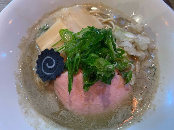 「コイニボメン」@ニボシラァメン コハクの写真