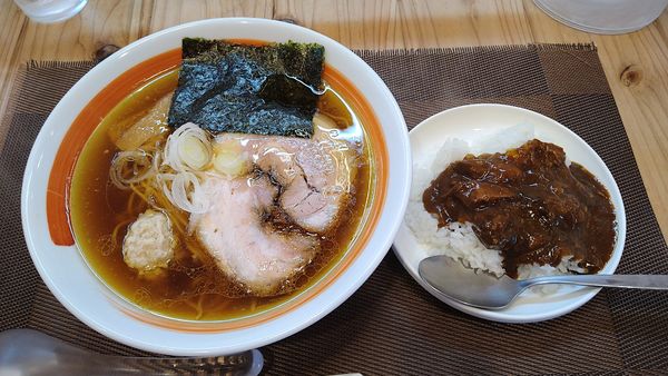 「こく旨醤油ラーメン カレーセット」@らぁ麺 桃の屋の写真
