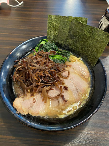 「濃厚豚骨ラーメン　キクラゲ　チャーシュートッピング」@横浜らーめん 寿三家の写真
