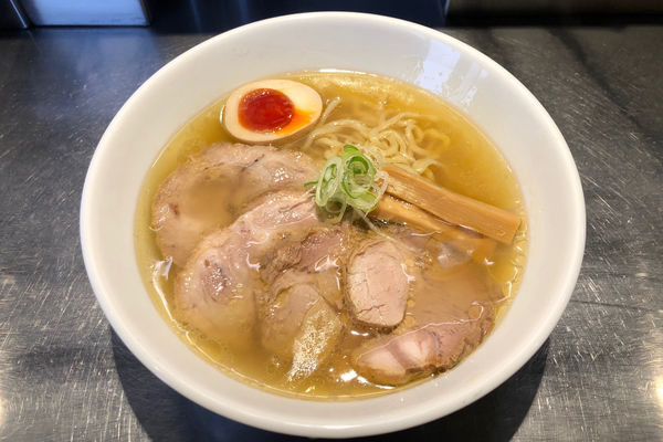 「塩チャーシュー麺 900円」@自家製麺 らあめん吟の写真