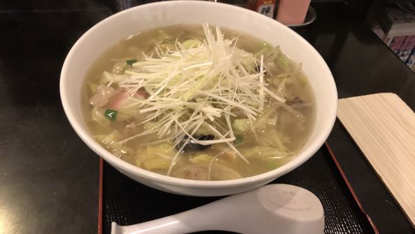 「ちゃんぽん　白髪ねぎトッピング」@らぁめん家 めん王の写真