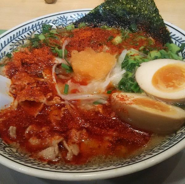 「辛肉そば 半熟煮玉子入り」@丸源ラーメン 所沢北野店の写真