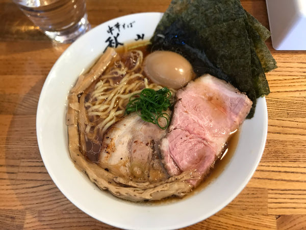 「特製醤油そば」@中華そば 秋山の写真