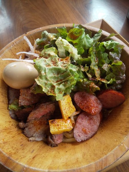 「クラシックビーフパレット1100円味玉150円」@Handicraft Worksの写真