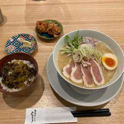 鶏白湯そば大盛+高菜ご飯+唐揚げ2個