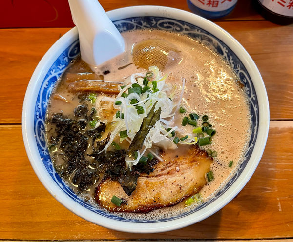 「とんこつらーめん＋味玉」@愚直の写真