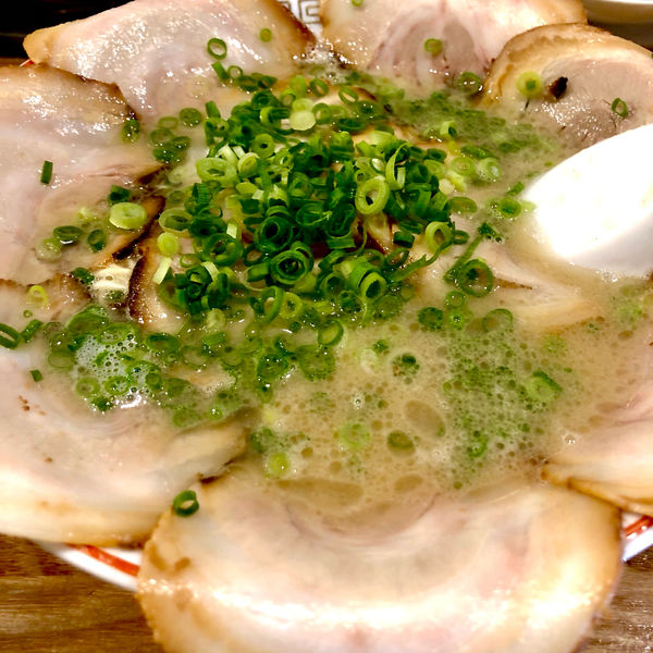 「チャーシューメン¥920 ランチ替玉サービス」@博多ラーメン でぶちゃん 高田馬場本店の写真