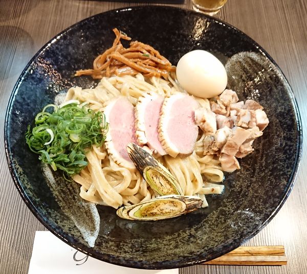 「鴨油とエシレバターの油そば＋味玉＋生ビール」@柳麺 呉田-goden-の写真