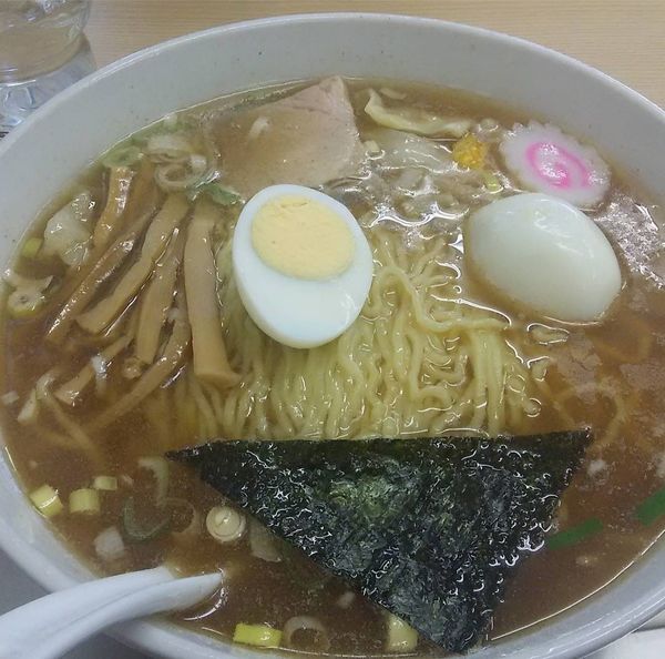 「ワンタン麺 たまご」@中華そば 大咲の写真
