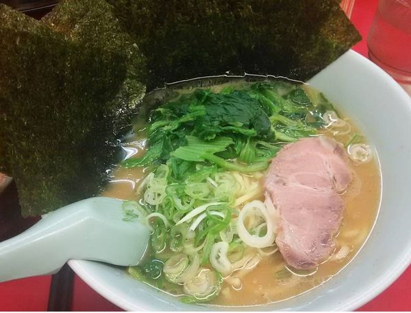「醤油ラーメン ほうれん草」@山岡家 狭山店の写真