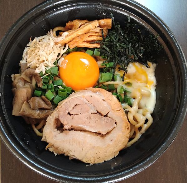 「まぜそば＋炙りチャーシュー飯2(テイクアウト)」@鶏そばや 竜神洞の写真