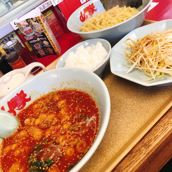 「辛味噌つけ麺 870円 味付ネギ 120円 半ライス 130円」@ラーメン山岡家 大泉店の写真