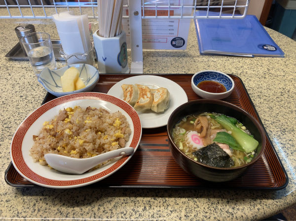 「炒飯+半ラーメン+餃子３セット」@いづみやの写真
