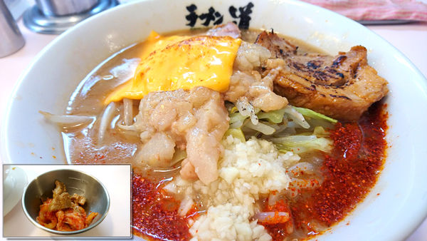「【昼】ラーメン+キムチ+焼きチーズ」@成蹊前ラーメン 吉祥寺の写真