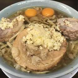 小らーめん麺かため、野菜抜き、にんにくマシ＋豚の1UP＋W生