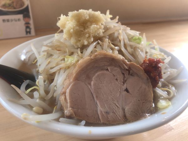 「ともらーめん790円ヤサイフツウニンニクマシマシ+にんにく辛」@麺家 大須賀 白河店の写真