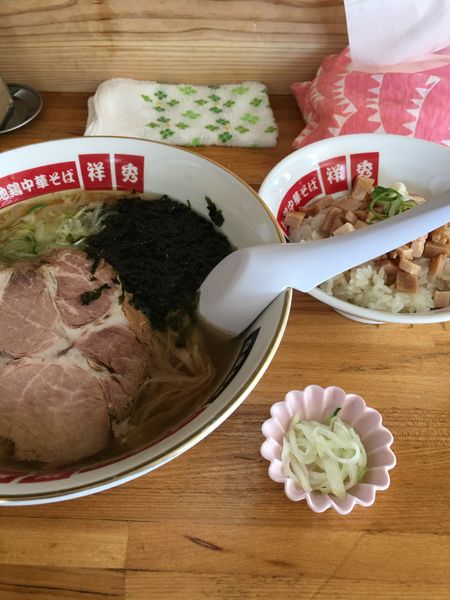 「魚介塩ラーメン　800円　鶏油ライス　200円」@地鶏中華そば 祥秀の写真