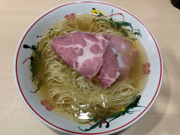 「塩ラーメン900円、ギョウザ250円」@ぷれじでんとの写真