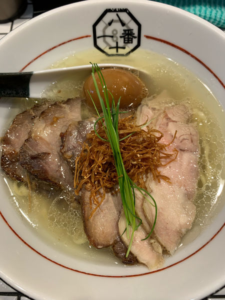 「特製うま味塩そば【中太縮れ麺】」@81番の写真