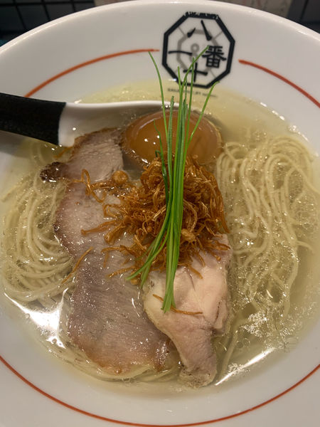 「うま味塩そば（細麺）バルサミコ味玉」@81番の写真